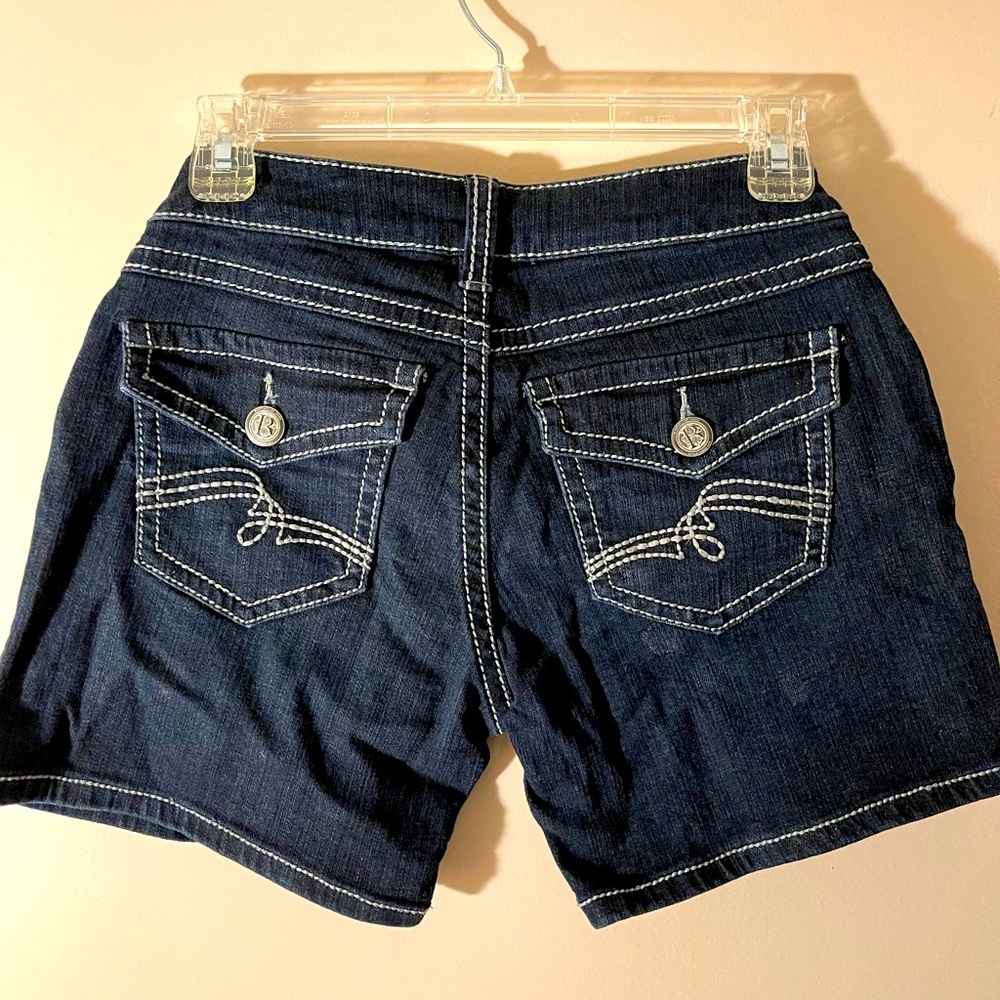 Shorts jeans. Bootlegger jeans brand